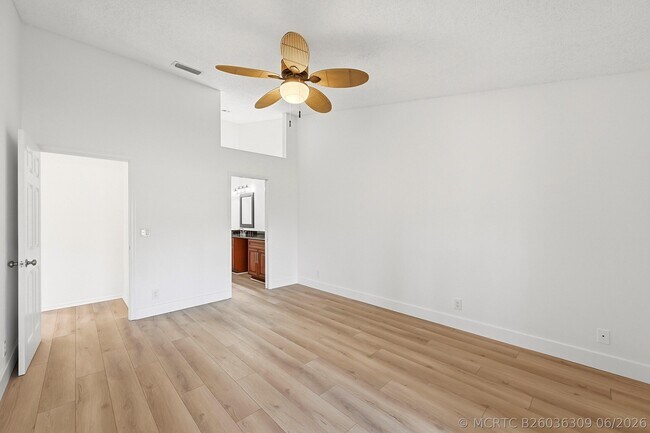 Building Photo - 7618 Pinewalk Dr S