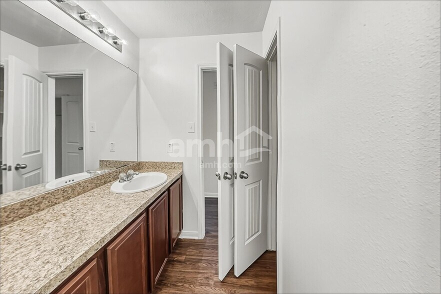 Building Photo - 22 Mira Loma Dr