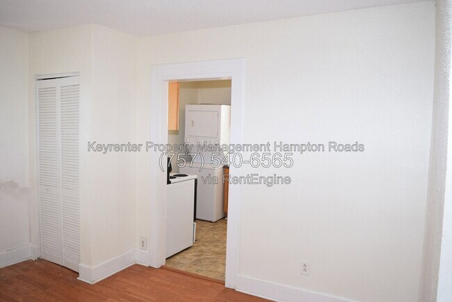 Building Photo - 857 W 41st St