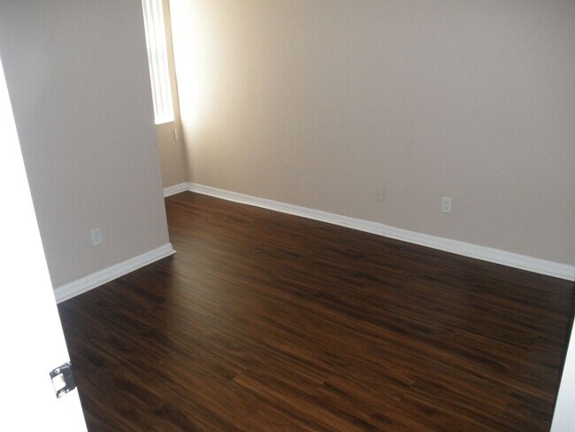 Building Photo - 894 Pipers Cay Dr