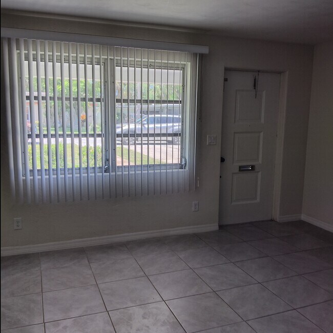 Building Photo - 112 Frances Dr