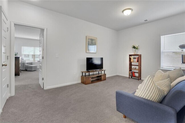 Building Photo - 803 Dundee Wy