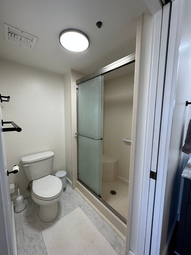 Building Photo - Stunning Panoramic Ocean Views! Fully furn...
