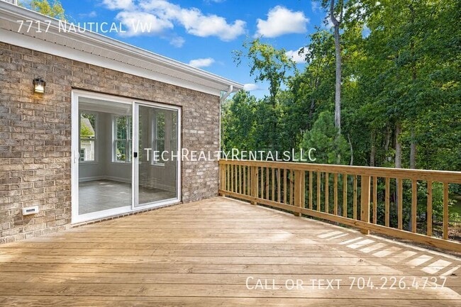 Building Photo - 7717 Nautical View