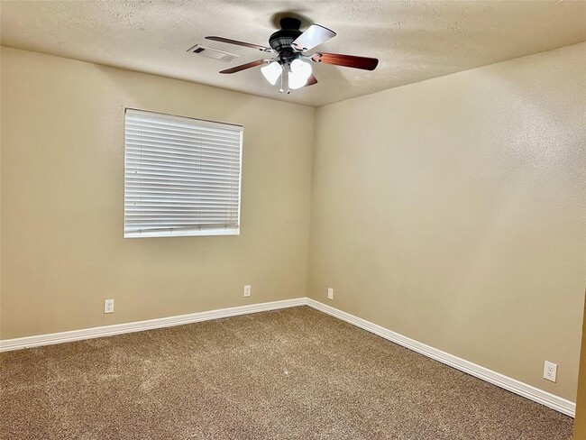 Building Photo - 239 Ridgewood Dr