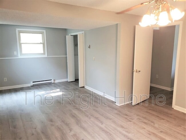 Building Photo - 418 3rd Ter