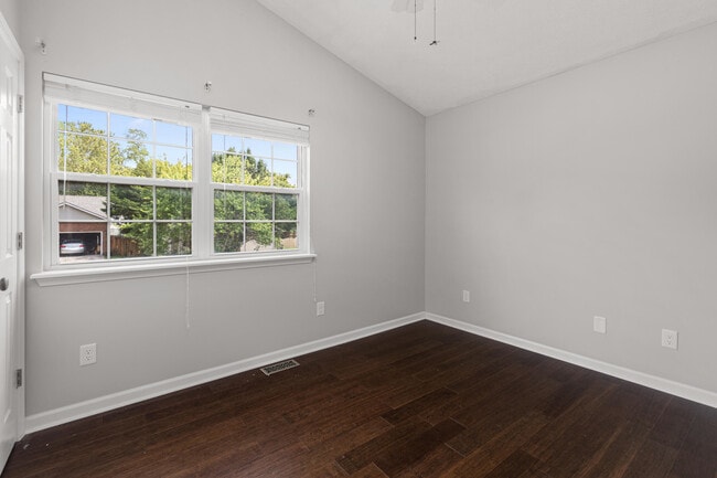 Building Photo - 364 Forest Hill Dr
