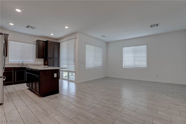 Building Photo - 5730 Sky Pointe Dr