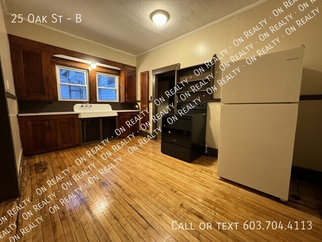 Building Photo - 25 Oak St