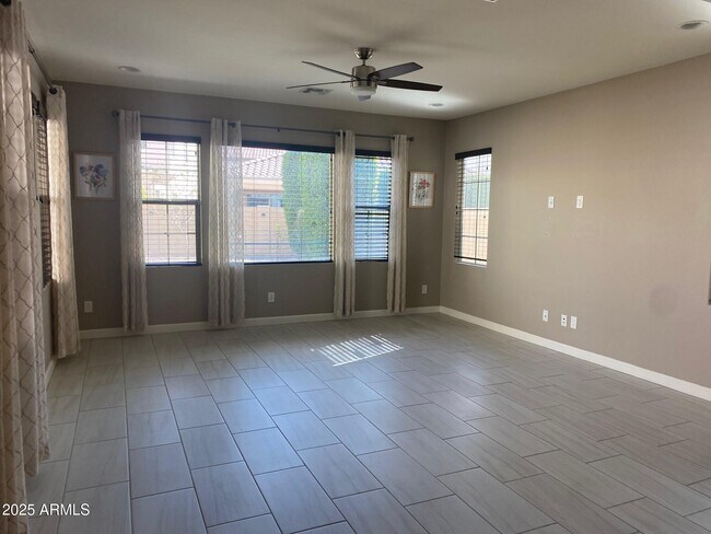 Building Photo - 1945 W Yellowstone Way