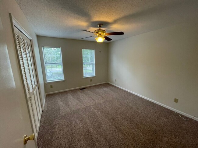 Building Photo - Adorable 3 Bedroom Home in Durham with Fir...