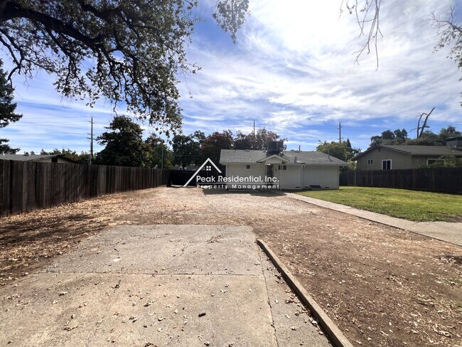 Building Photo - 6101 Mariposa Ave