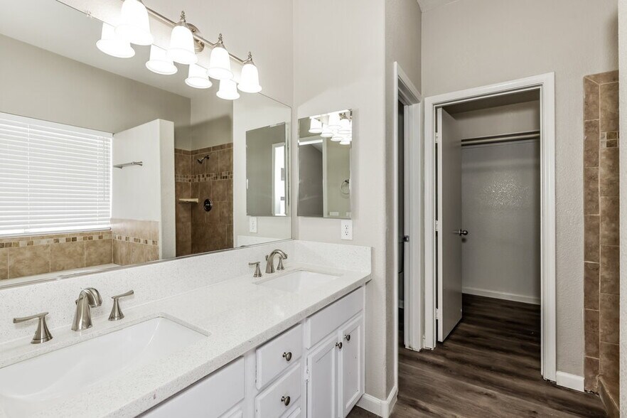 Building Photo - 6939 Wineberry Dr