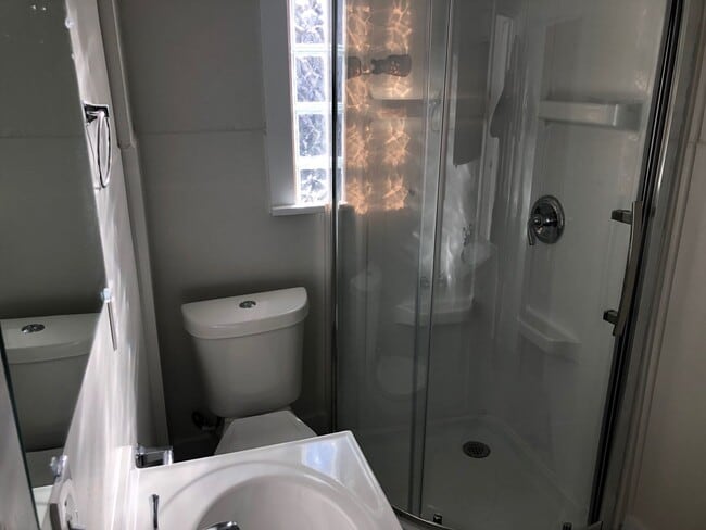 Building Photo - 1BR House- Small- Renovated