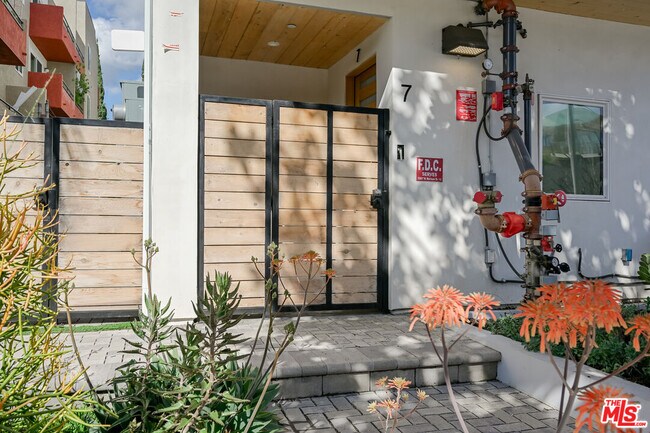 Building Photo - 11241 Morrison St