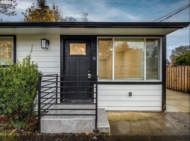 Building Photo - 3805 E 11th St