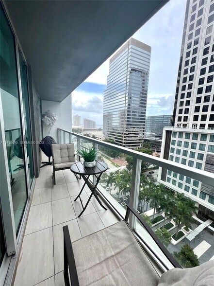 Building Photo - 500 Brickell Ave