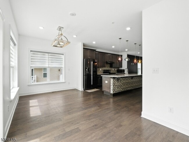 Building Photo - 701 Abbe Rd