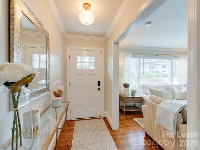 Building Photo - 3221 Sunset Dr