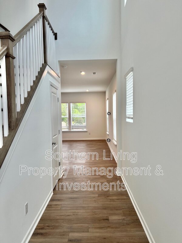 Building Photo - 13108 Rover St