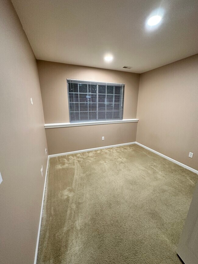 Building Photo - 3138 Promenade Cir