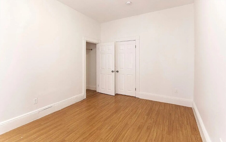 Building Photo - 884 Huntington Ave