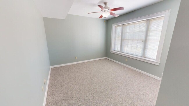 Building Photo - 3867 Lafayette Ave