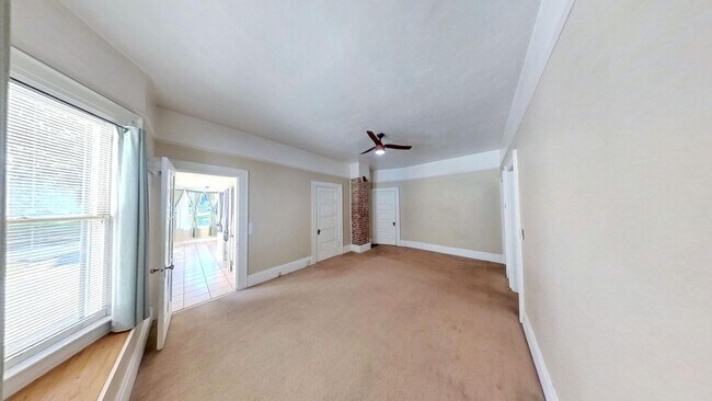 Building Photo - PRICE REDUCTION!! Spacious 2 bedroom 2 Bat...