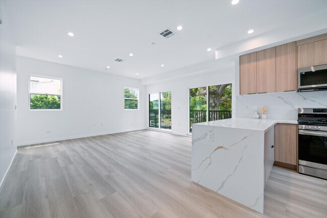 Building Photo - 1840 Stoner Ave