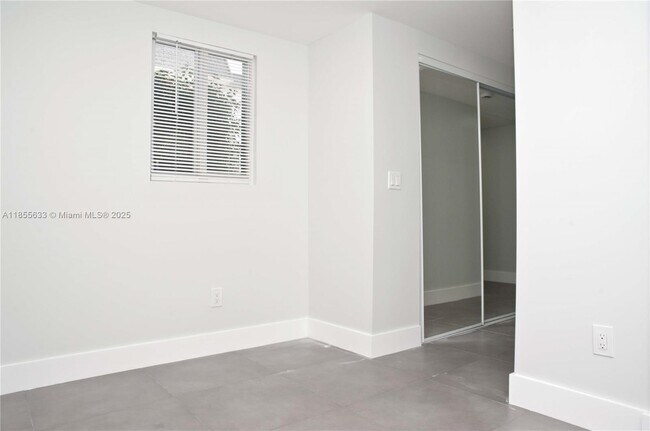 Building Photo - 4051 N Ocean Dr