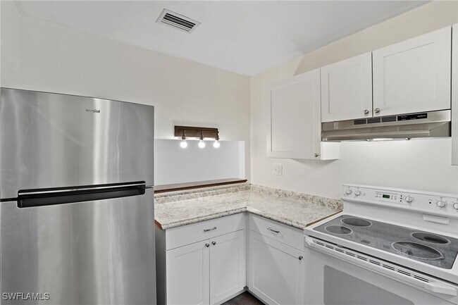 Building Photo - 5361 Treetops Dr