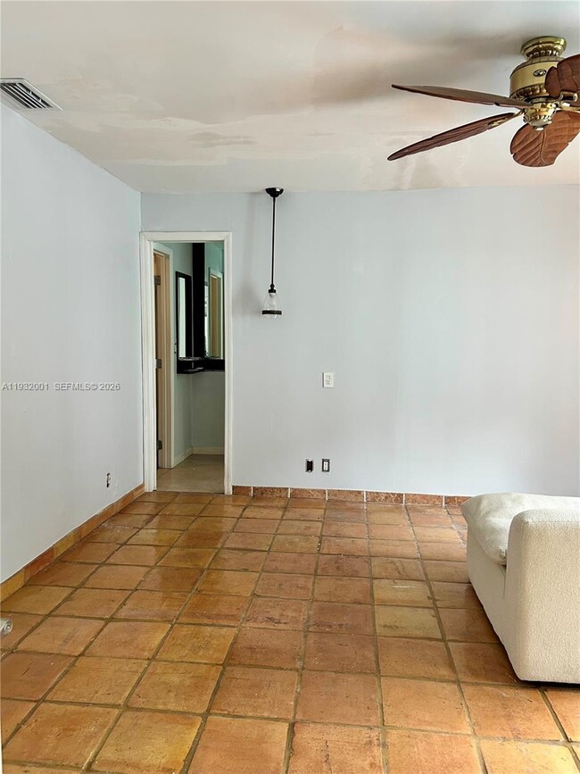 Building Photo - 1628 NE 4th Pl