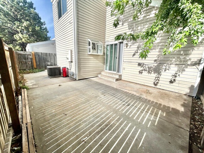 Building Photo - Charming Home on a Quiet Cul-de-Sac Surrou...