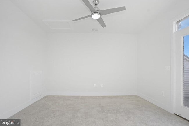 Building Photo - 44734 Roosevelt Sq