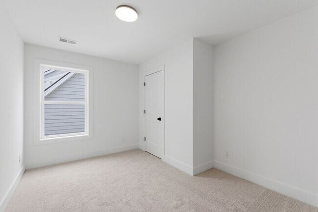 Building Photo - Brand New Home in Old Hickory - Golf Course Views - Pet Friendly