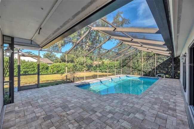 Building Photo - 1702 Horseshoe Dr