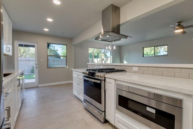 Building Photo - 4 Bedroom, 3 Baths, includes 2 Master Suites Just 1-Mile from ASU