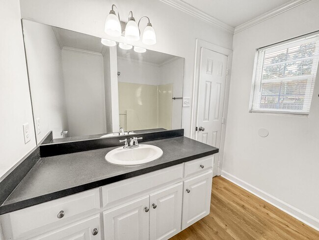 Building Photo - Newly Remodeled 3-BR, 2-Bath Home