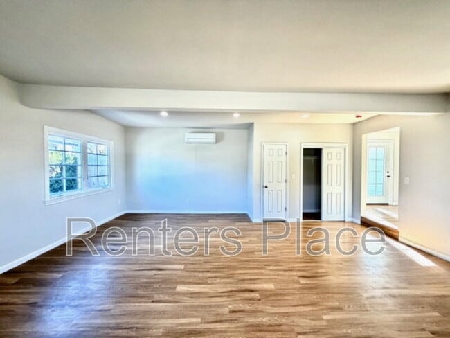 Building Photo - 543 N Ridgeway St