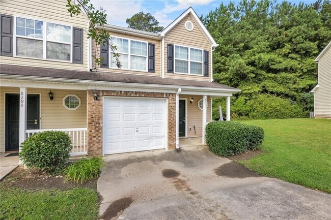 Building Photo - 6300 Hickory Ln Cir