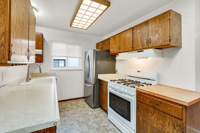 Building Photo - 1163 Crespi Dr