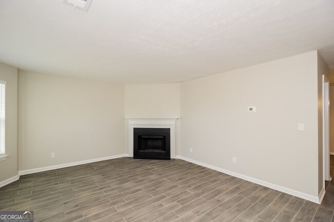 Building Photo - 7985 E Field Dr