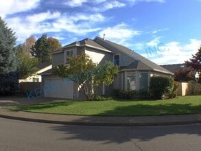 Building Photo - 14824 SE Sieben Creek Dr