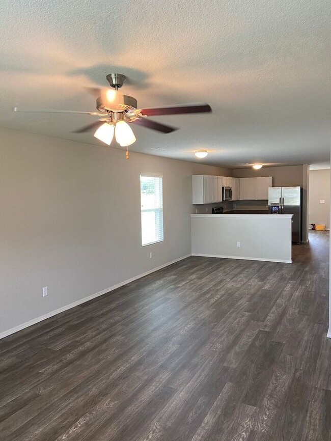 Building Photo - BRAND NEW Three Bedroom | Two Bath Home Lo...