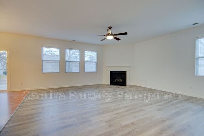 Building Photo - 421 Garden Grove Rd