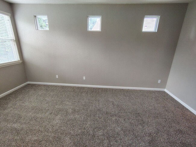 Building Photo - 880 Raccoon Valley Dr