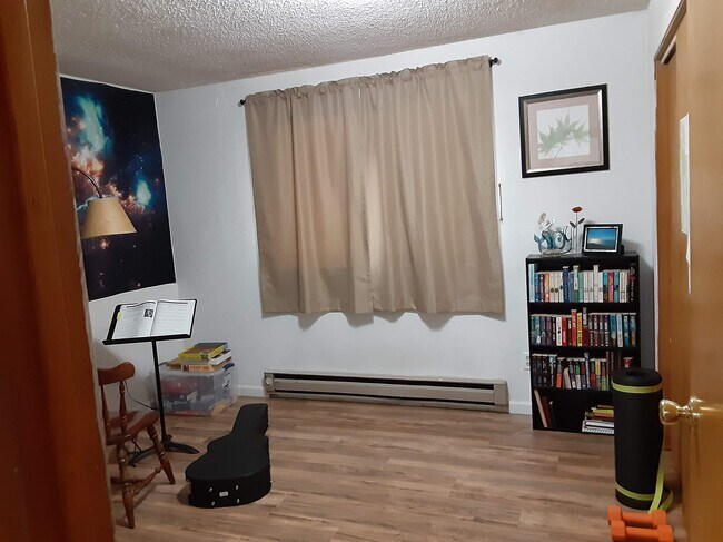 Building Photo - 25859 Madrone Dr