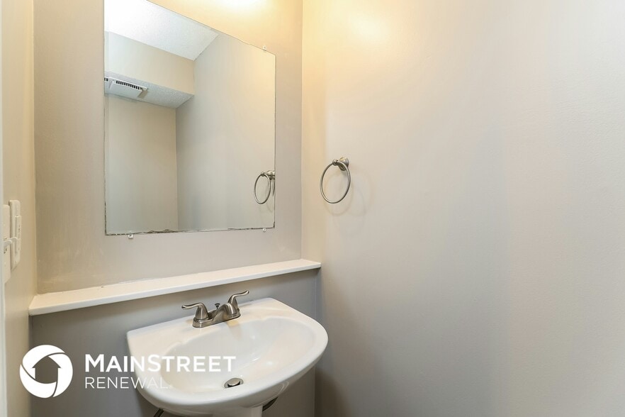 Building Photo - 8109 Beechwood Terrace