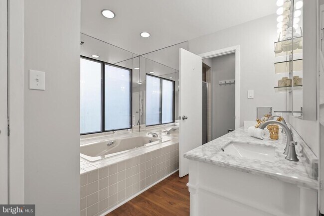 Building Photo - 5 Whitebridge Ct