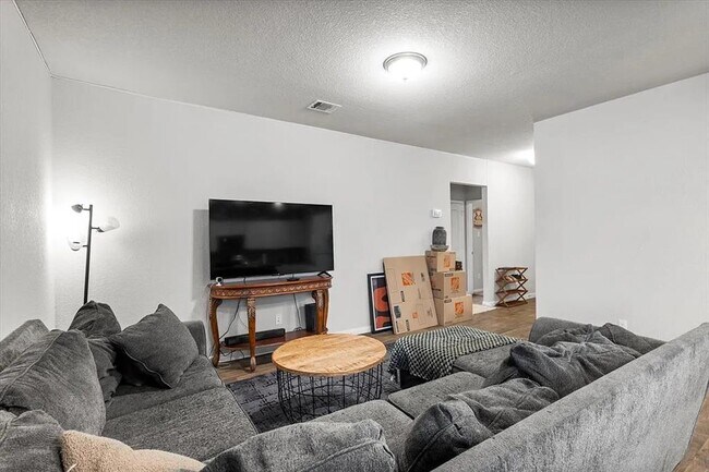 Building Photo - 129 Jubilee Dr